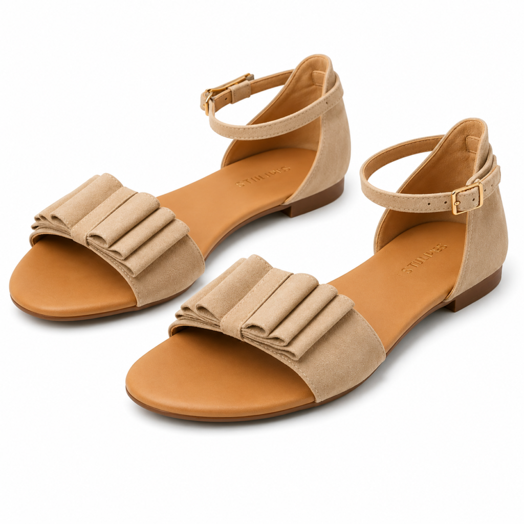 LES TULIPES Sandalo Piatto da Donna in Camoscio, Colore Creta, Cinturino alla Caviglia, Dettaglio Plissé, Modello R05.56
