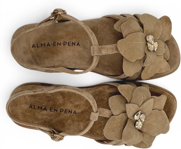 Alma en Pena - Sandalo Donna flat in pelle scamosciata. Decorazione a fiore e cinturino regolabile. Desing comodo estate. - immagine 3