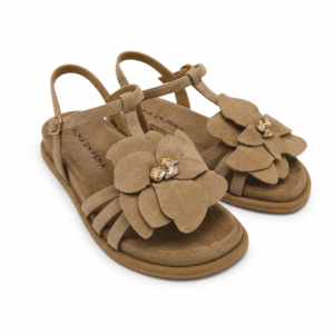 Alma en Pena - Sandalo Donna flat in pelle scamosciata. Decorazione a fiore e cinturino regolabile. Desing comodo estate.